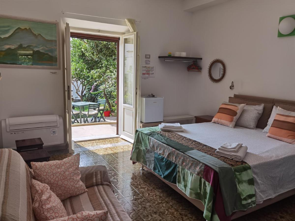 Il Giardino Di Tatiana Rooms & Breakfast ลามัดดาเลนา ภายนอก รูปภาพ